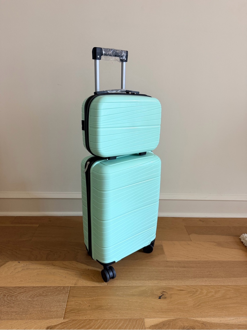 2-Piece Carry On Luggage Set 20” Rolling Suitcase + 14” Makeup Bag TSA Lock